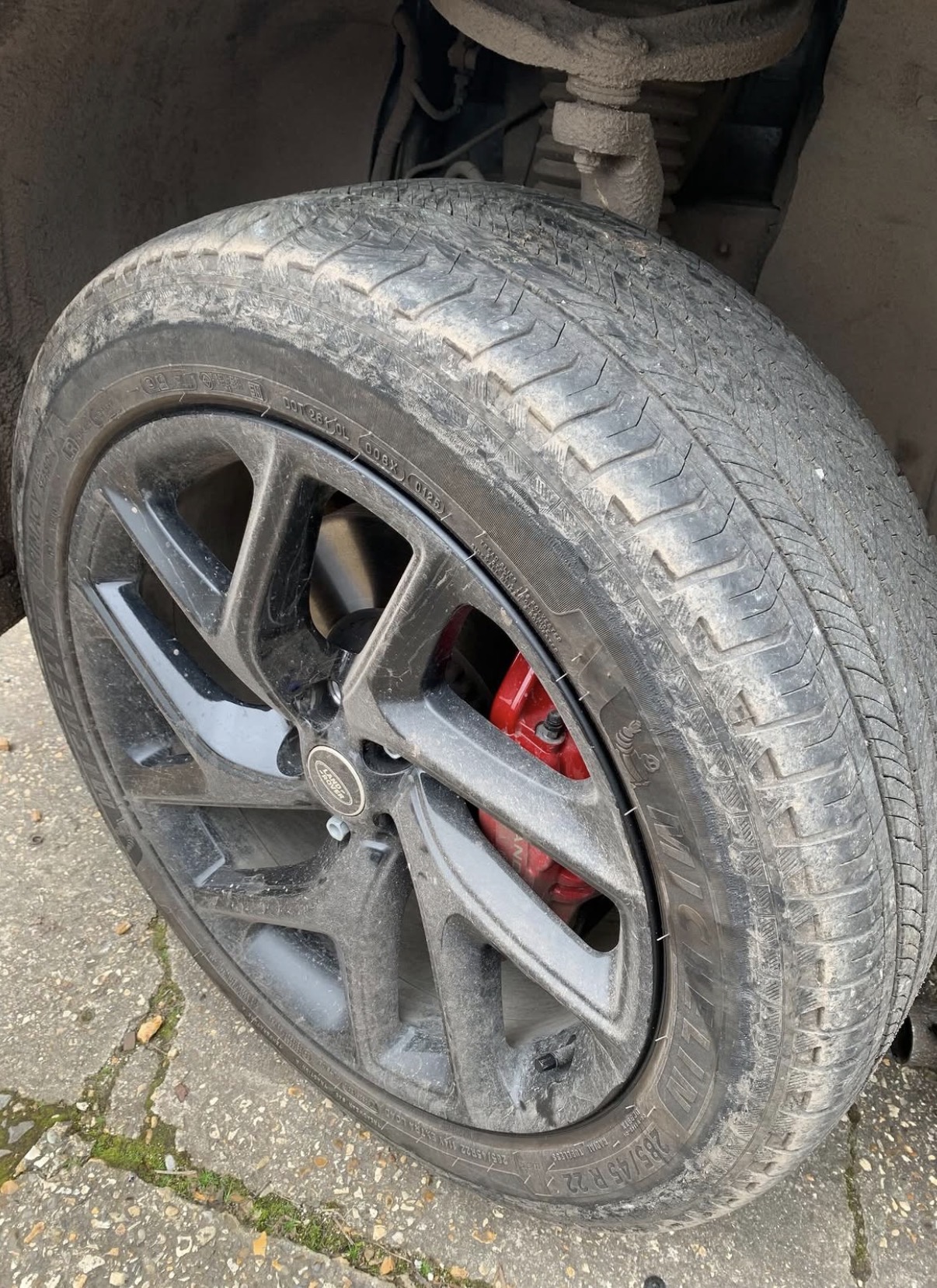Before — worn Land Rover tyre and dirty alloy